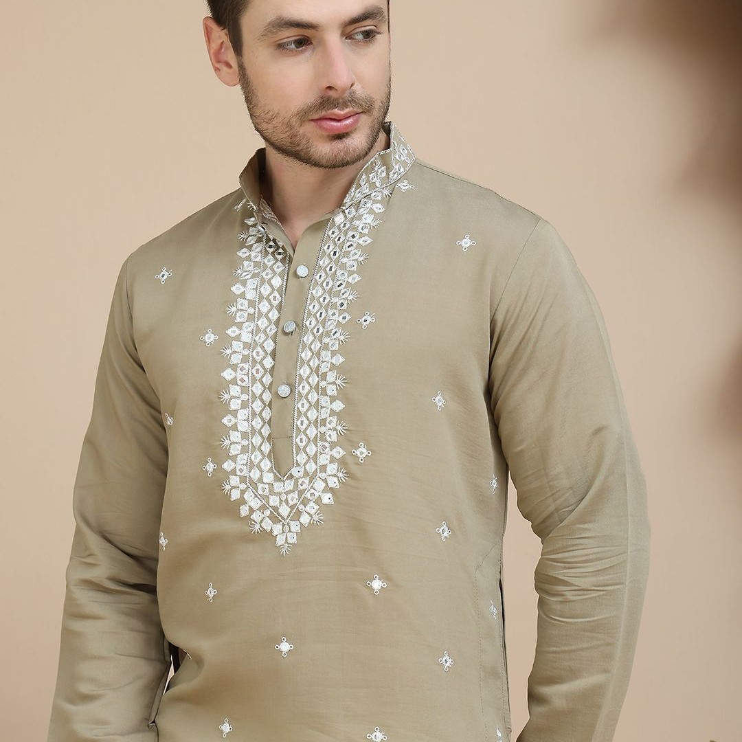 Jompers Men Geometric Embroidered Mirror Work Kurta