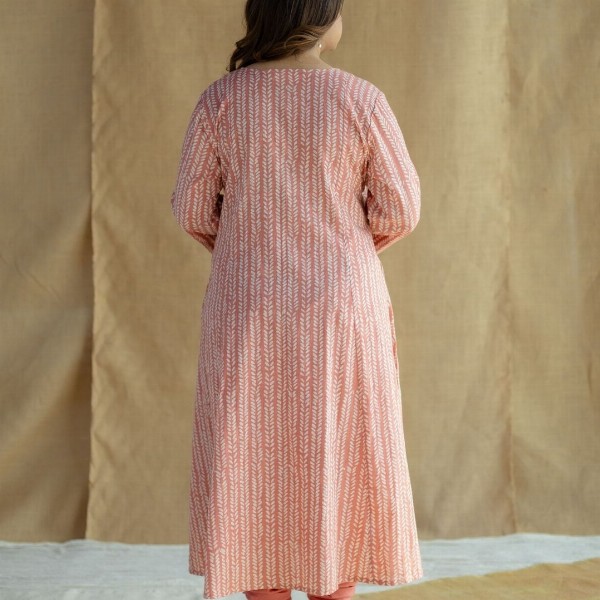 THE INDIAN ETHNIC CO Floral Printed Cotton V-Neck Thread Work Kali Kurta