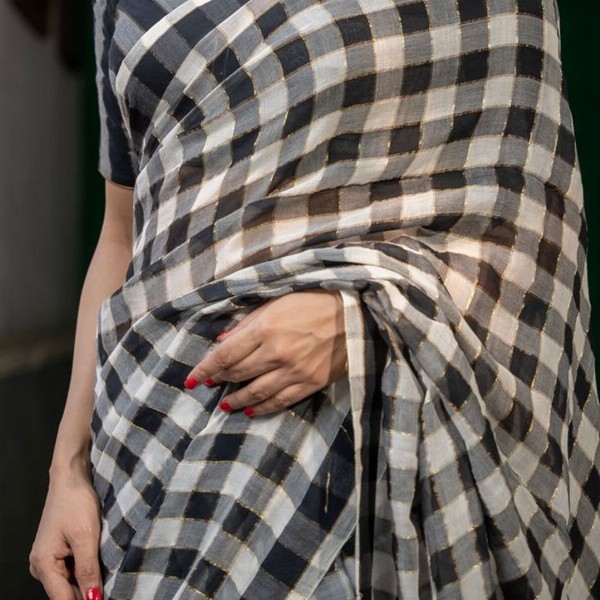 Suta Checked Suta Multi Color Pure Cotton Zari Saree.