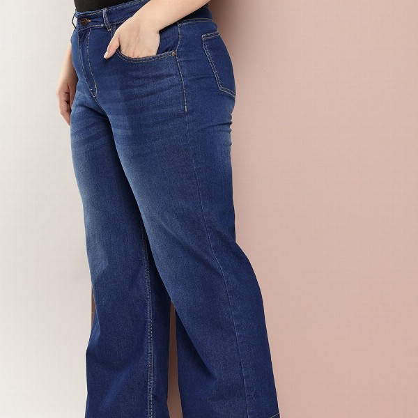 Sztori Women Relaxed Fit Light Fade Stretchable Jeans