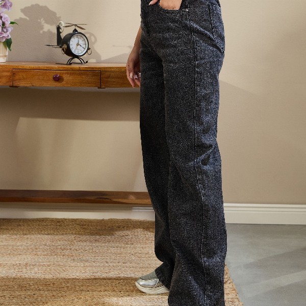 SASSAFRAS BASICS Women Straight Fit High-Rise Light Fade Jeans