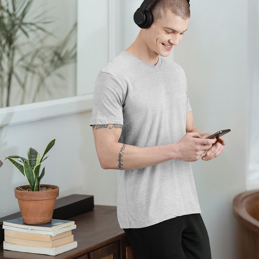 Levis Men Pure Cotton V Neck Short Sleeve Tshirt