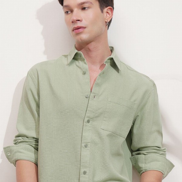 HIGHLANDER Men Textured Spread Collar Cotton Casual Shirt