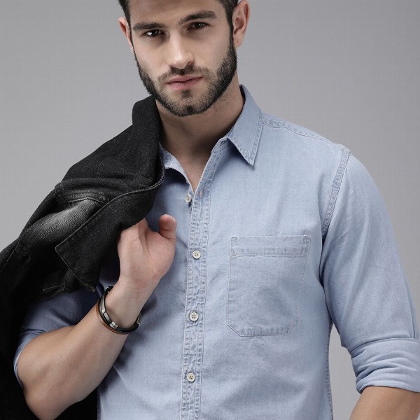 The Roadster Lifestyle Co Men Light Blue Solid Regular Fit Chambray Casual Shirt