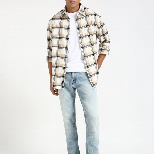 Tommy Hilfiger Men Slim Fit Heavy Fade Stretchable Jeans