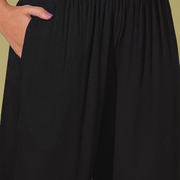 Aaghnya Women V-Neck Thread Work Straight Kurta with Palazzos & Dupatta