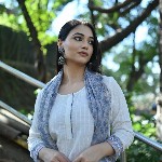 KAHVA Checked Regular Kurta with Trousers & Dupatta