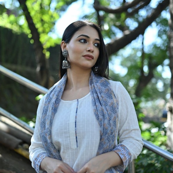 KAHVA Checked Regular Kurta with Trousers & Dupatta