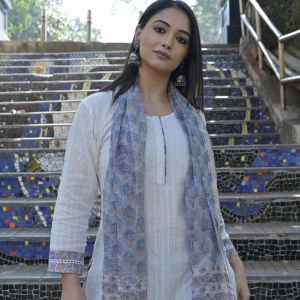 KAHVA Checked Regular Kurta with Trousers & Dupatta