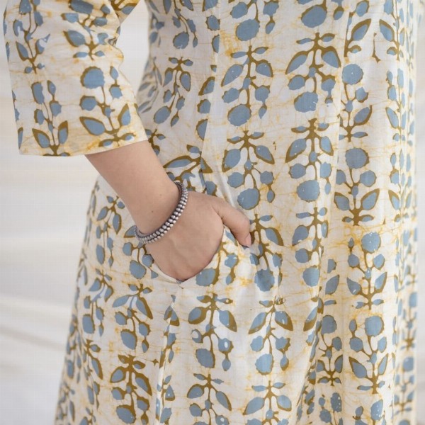 THE INDIAN ETHNIC CO White Ajrakh Cotton Kali Kurta