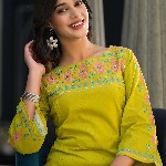 Varanga Women Floral Thread Embroidered Yoke Design Straight Kurta