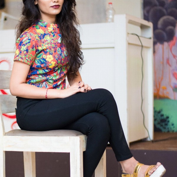 DOLCE CRUDO Women Black Skinny Fit High-Rise Clean Look Stretchable Jeans