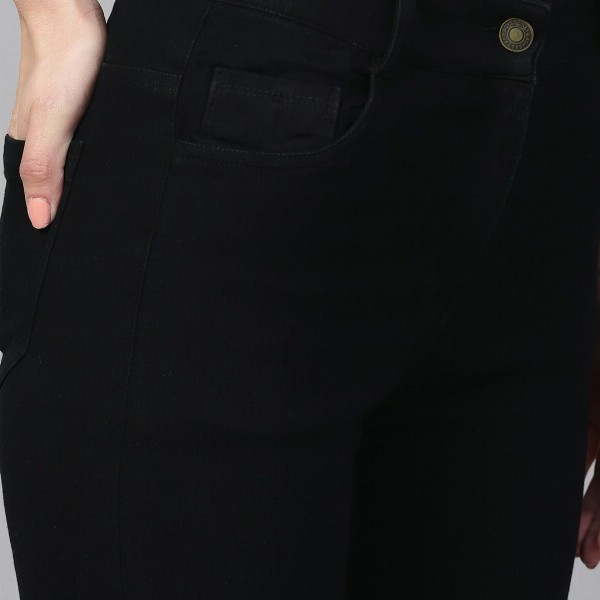 SASSAFRAS Women Black Slim Fit Mid-Rise Clean Look Stretchable Cropped Jeans