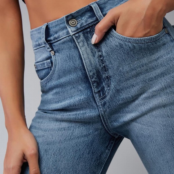 DOLCE CRUDO Women Wide Leg High-Rise Light Fade Stretchable Jeans