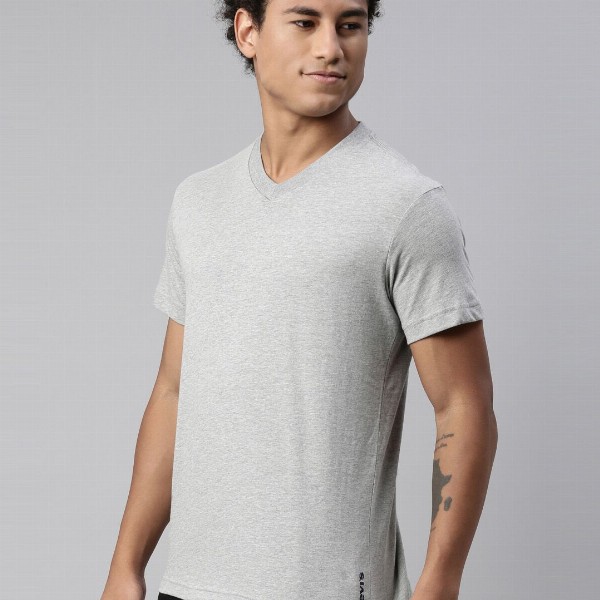 Levis Men Pure Cotton V Neck Short Sleeve Tshirt
