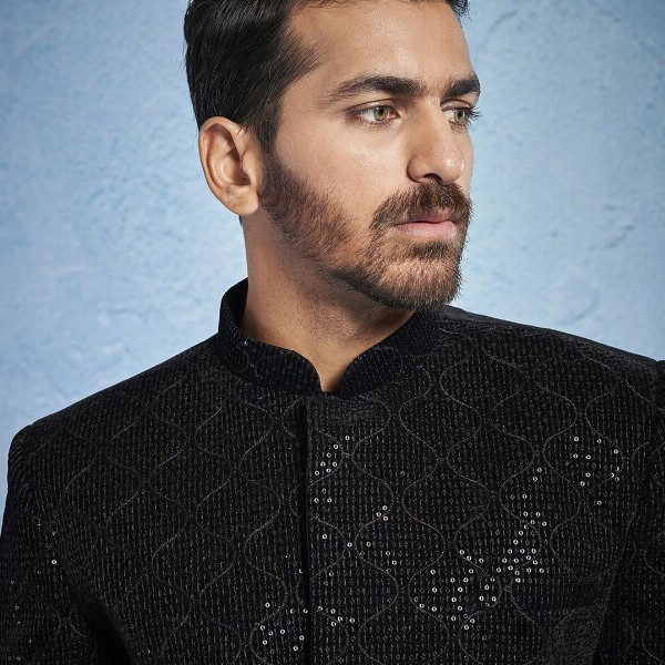 VASTRAMAY Embroidered Sequinned Mandarin Collar Slim-Fit Velvet Bandhgala Blazers